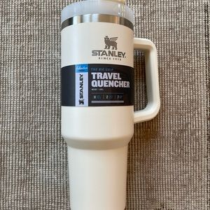 NWT Stanley Quencher 40 oz in Cream